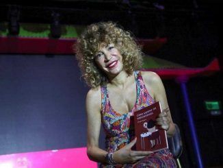 Miryam Zapata, autora del libro "Cómo superar los treintaitantos" . EFE/David Fernández