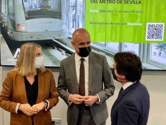 Reunión en el Ayuntamiento de Sevilla para la actualización de los planes de ampliación de la red