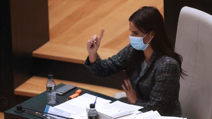 La vicealcaldesa de Madrid, Begoña Villacís, durante el pleno en el Ayuntamiento de Madrid, este martes. EFE/ J.J. Guillén
