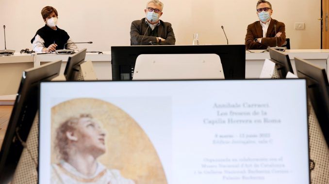 El director del Museo Nacional del Prado, Miguel Falomir Faus (c), presenta en rueda de prensa la agenda de exposiciones temporales y proyectos programados para el año 2022, este miércoles en Madrid. La agenda 2022 del Museo del Prado está marcada por la revitalización de la colección permanente y nuevas exposiciones temporales. EFE/ Emilio Naranjo
