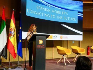 La ministra de Transportes, Movilidad y Agenda Urbana, Raquel Sánchez, interviene en una jornada sobre movilidad sostenible en el Pabellón de España en Expo Dubái 2020. EFE/Iñigo Álvarez