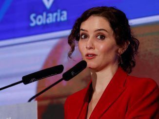 La presidenta madrileña, Isabel Díaz Ayuso, interviene durante un desayuno informativo de la Tribuna Forum Europa, este lunes, en Madrid. EFE/Chema Moya