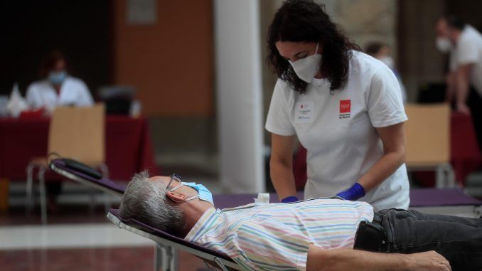 Donación de sangre en la Real Casa de Correos en una imagen de archivo. EFE/Fernando Alvarado
