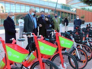 Alcalde Sevilla con bicis nuevas