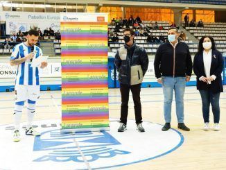 Partido de Futsal en el que se vistieron los colores de la bandera arcoíris con motivo del Día contra la LGTBIfobia