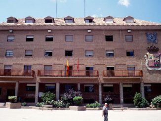 Fachada principal del Ayuntamiento de Móstoles, en una fotografia de archivo. EFE/voo