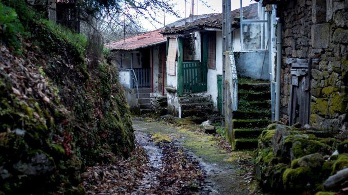 Imagen de archivo de un núcleo deshabitado en Ourense. EFE/Brais Lorenzo
