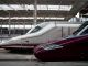 Vista de un tren AVE (izq) junto a uno de los trenes (d) del nuevo servicio de alta velocidad de bajo coste Avlo, de Renfe, en la estación de Madrid Atocha, en una fotografía de archivo. EFE/Mariscal