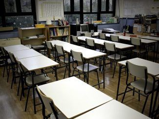 Imagen de archivo de un aula vacía de un colegio de Madrid. EFE/Paco Campos