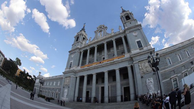 Vista de la catedral de la Almudena de Madrid, en una imagen de archivo. EFE/ Juanjo Martín
