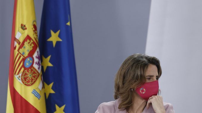 La vicepresidenta tercera del Gobierno y ministra para la Transición Ecológica y el Reto Demográfico, Teresa Ribera, durante la rueda de prensa ofrecida tras la reunión del Consejo de Ministros, este martes en el Palacio de la Moncloa. EFE/ Emilio Naranjo
