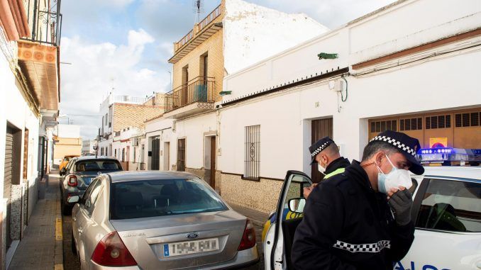 Imagen de archivo de agentes de la Policía Local de un pueblo de Sevilla. EFE/Archivo
