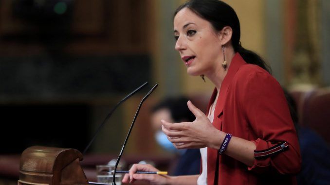 La diputada de Unidas Podemos Isabel Franco intervenie en el Congreso. EFE/Archivo
