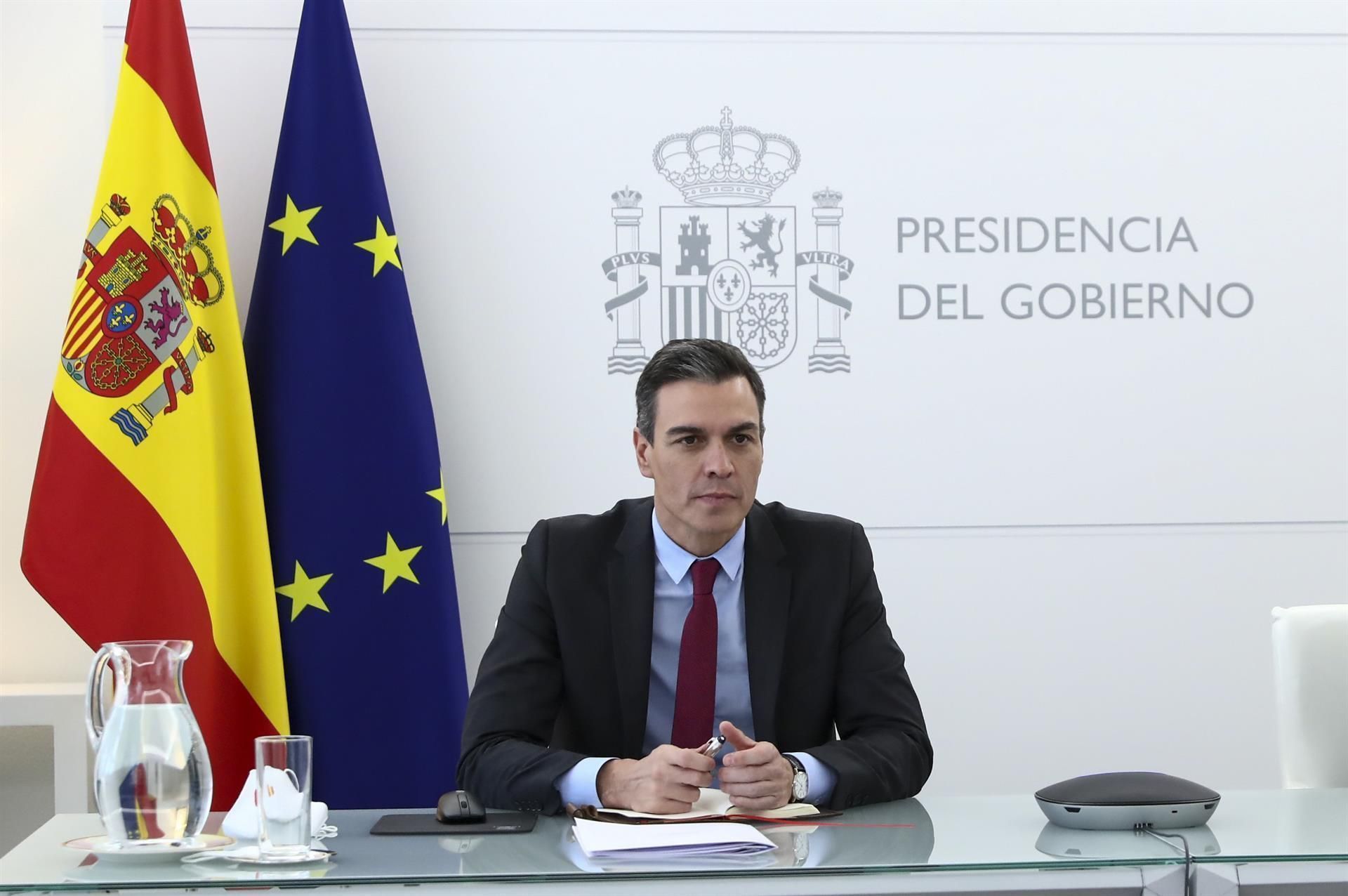 El presidente del Gobierno, Pedro Sánchez, mantiene este martes una reunión por videoconferencia con el primer ministro de la República de Irlanda, Micheál Martin, en el marco de la gira europea que está desarrollando el mandatario español para aunar posturas y encontrar soluciones en el seno del Consejo Europeo del 24 y 25 de marzo. EFE/Moncloa/Fernando Calvo SOLO USO EDITORIAL/ SOLO USO PERMITIDO PARA ILUSTRAR LA NOTICIA QUE ACOMPAÑA/ (CRÉDITO OBLIGATORIO)
