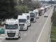 Camioneros de la plataforma en defensa del sector del transporte en Zaragoza circulan con sus camiones por las carreteras de la provincia el décimo día de la huelga de transportistas. EFE/Javier Cebollada