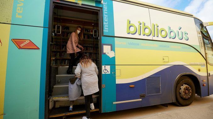 Un bibliobús, en una fotografía de archivo. EFE/Manu Reino
