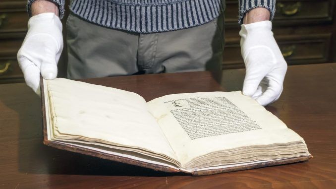 El "Sinodal de Aguilafuente", la joya principal de la exposición "Incunabula". EFE/Biblioteca Nacional de España
