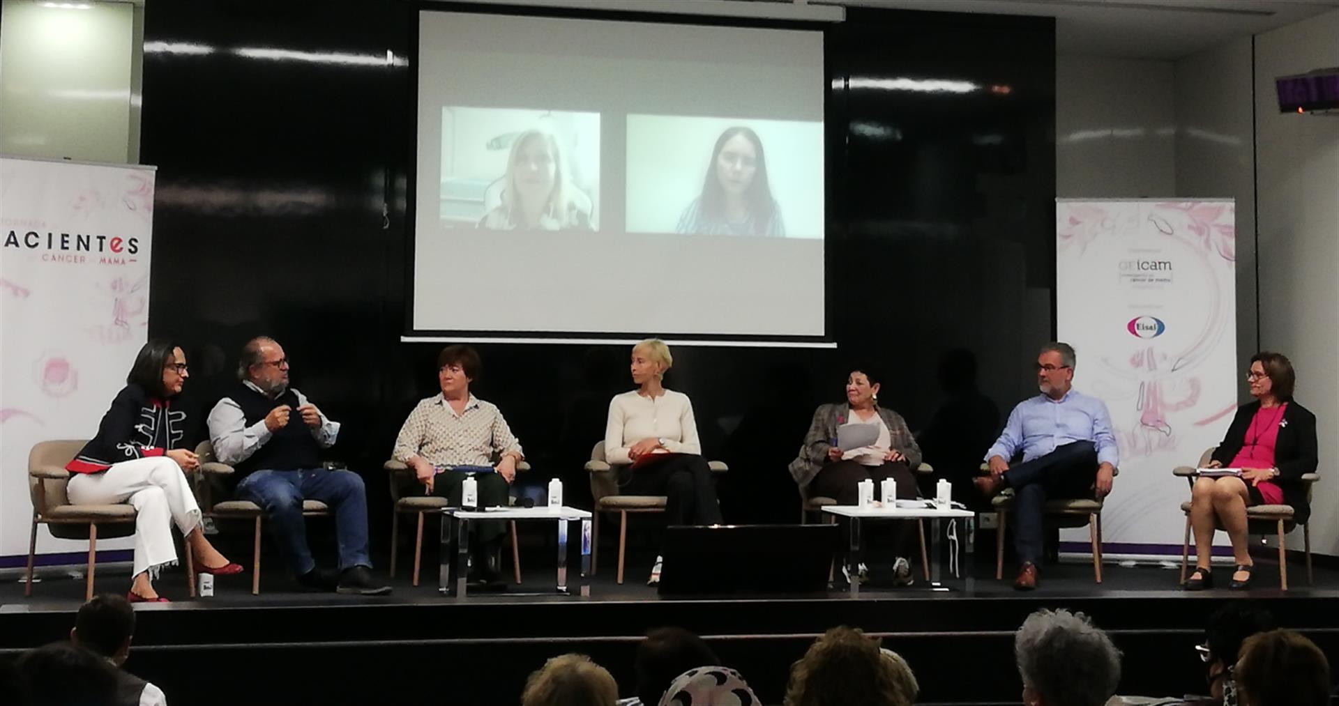 Oncólogos y pacientes debaten sobre cáncer de mama en un foro celebrado en San Sebastián en paralelo con el 14 Simposio Internacional del Grupo GEICAM de Investigación en Cáncer de Mama. EFE/Ana Soteras
