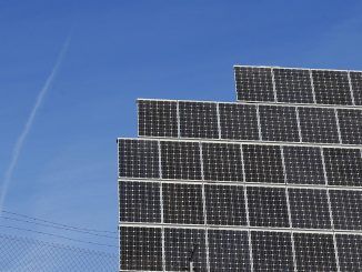 Vista de unas placas solares en un parque fotovoltaico. EFE/Javier Cebollada