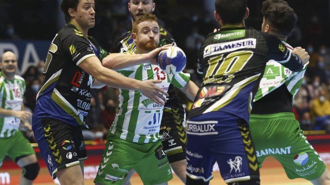 Imagen del Iberoquinoa Antequera-Ángel Ximénez Puente Genil, partido de cuartos de final de la Copa del Rey que se disputó en el Pabellón Fernando Argüelles de Antequera (Málaga). EFE
