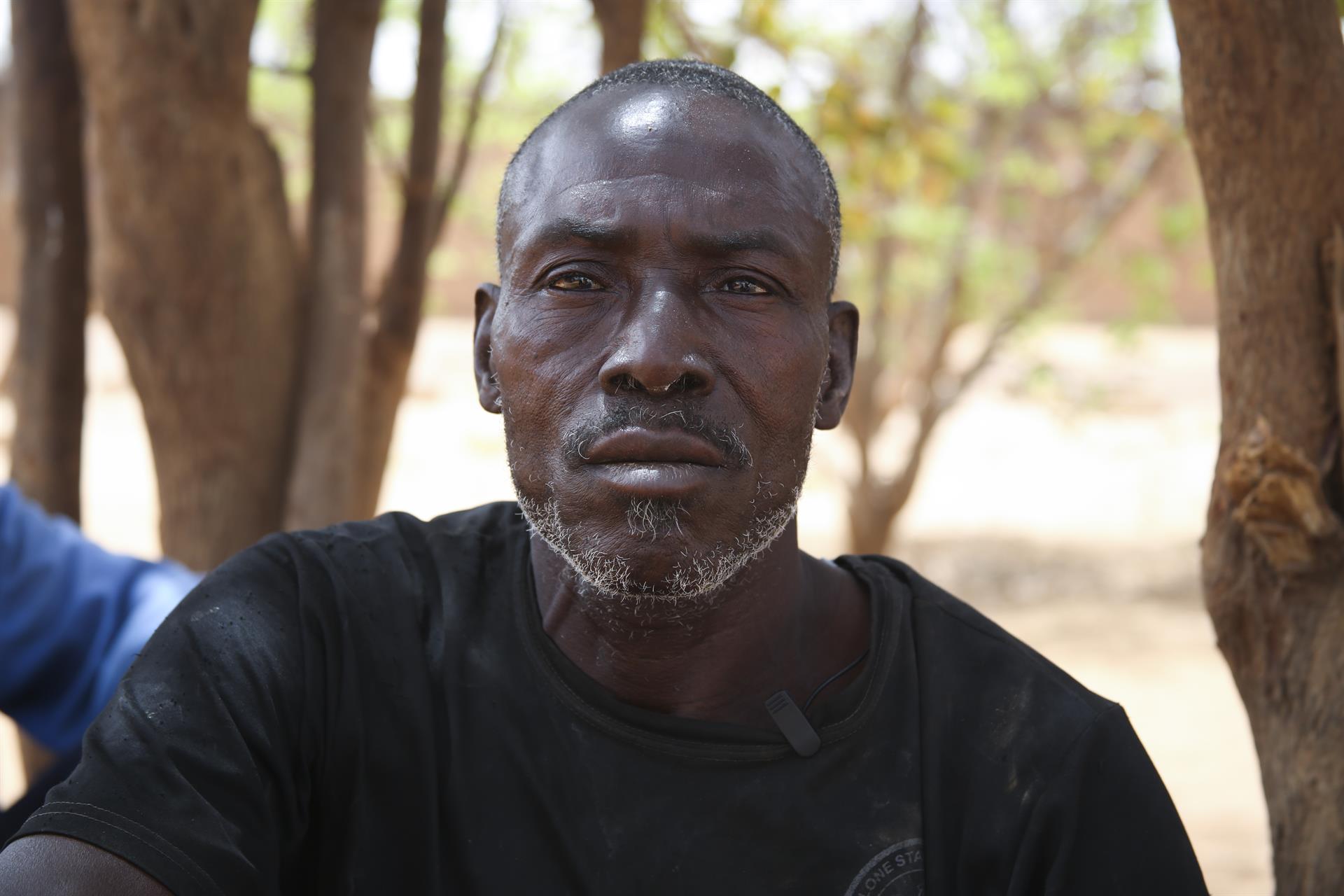 Adama Minta, que ha tenido que huir de su pueblo Oundou huyendo de los terroristas. EFE/ Idrissa Diakité
