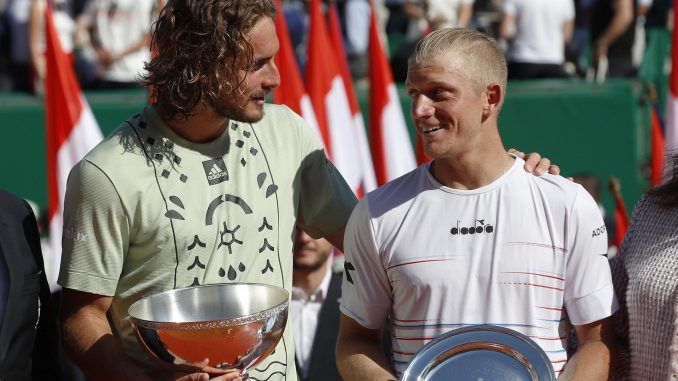 Stefanos Tsitsipas y Alejandro Davidovich tras la final del torneo de Montecarlo. EFE
