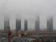 Vista de la lluvia y la niebla entre el complejo de las Cuatro Torres de Madrid, en una fotografía de archivo. EFE/Ángel Díaz