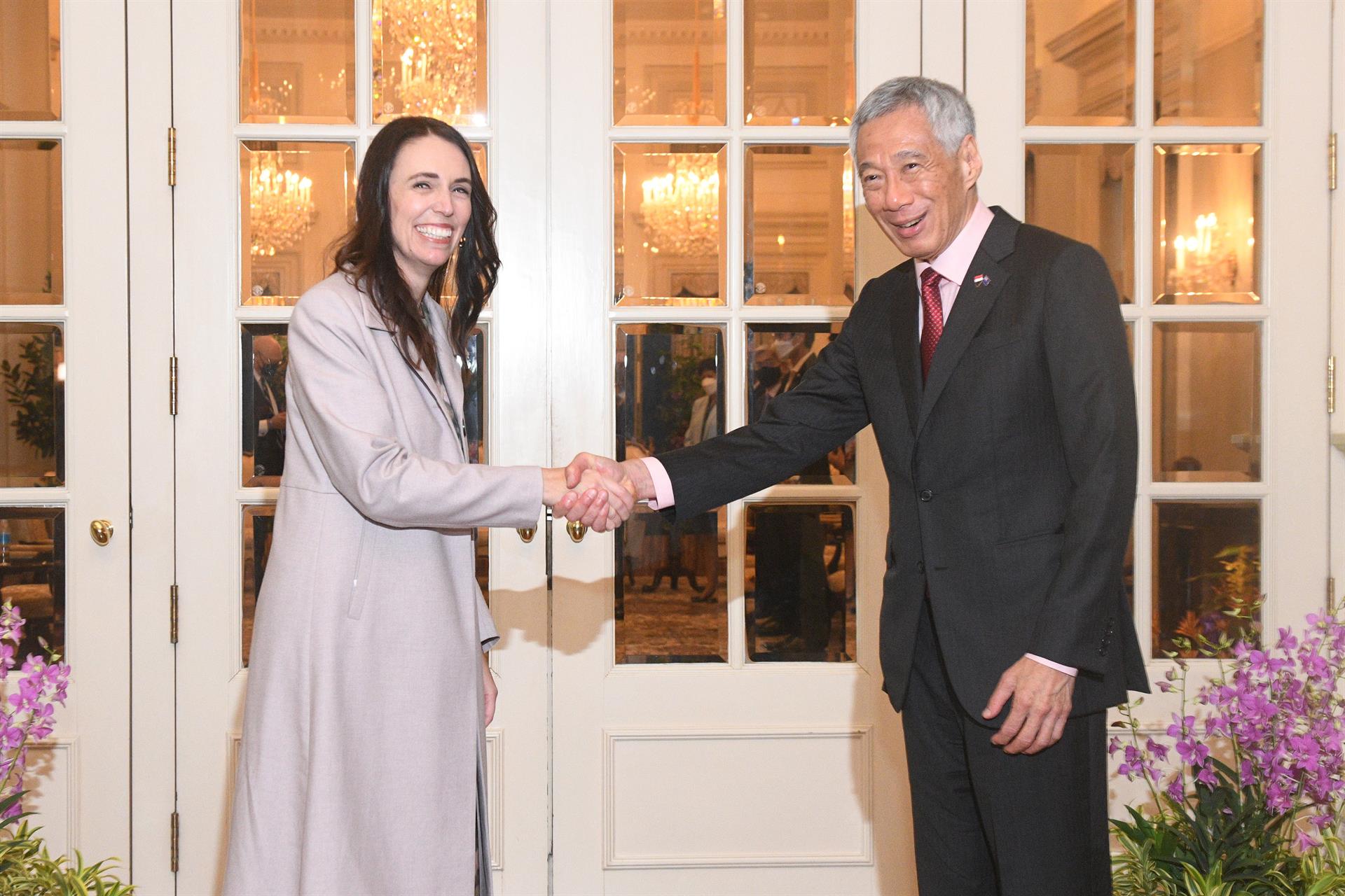 Jacinda Ardern y Lee Hsien Long. EFE/EPA/THEN CHIH WEY / POOL
