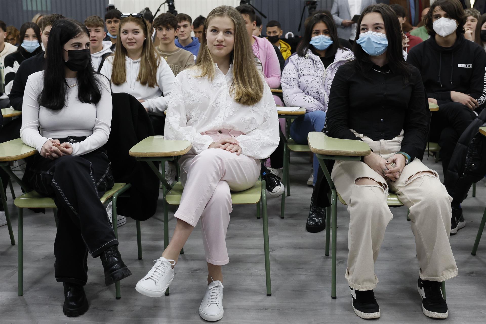 La princesa Leonor (c) asiste este miércoles a la Jornada sobre Juventud y Ciberseguridad “Disfruta de internet con seguridad”. EFE/ Ballesteros
