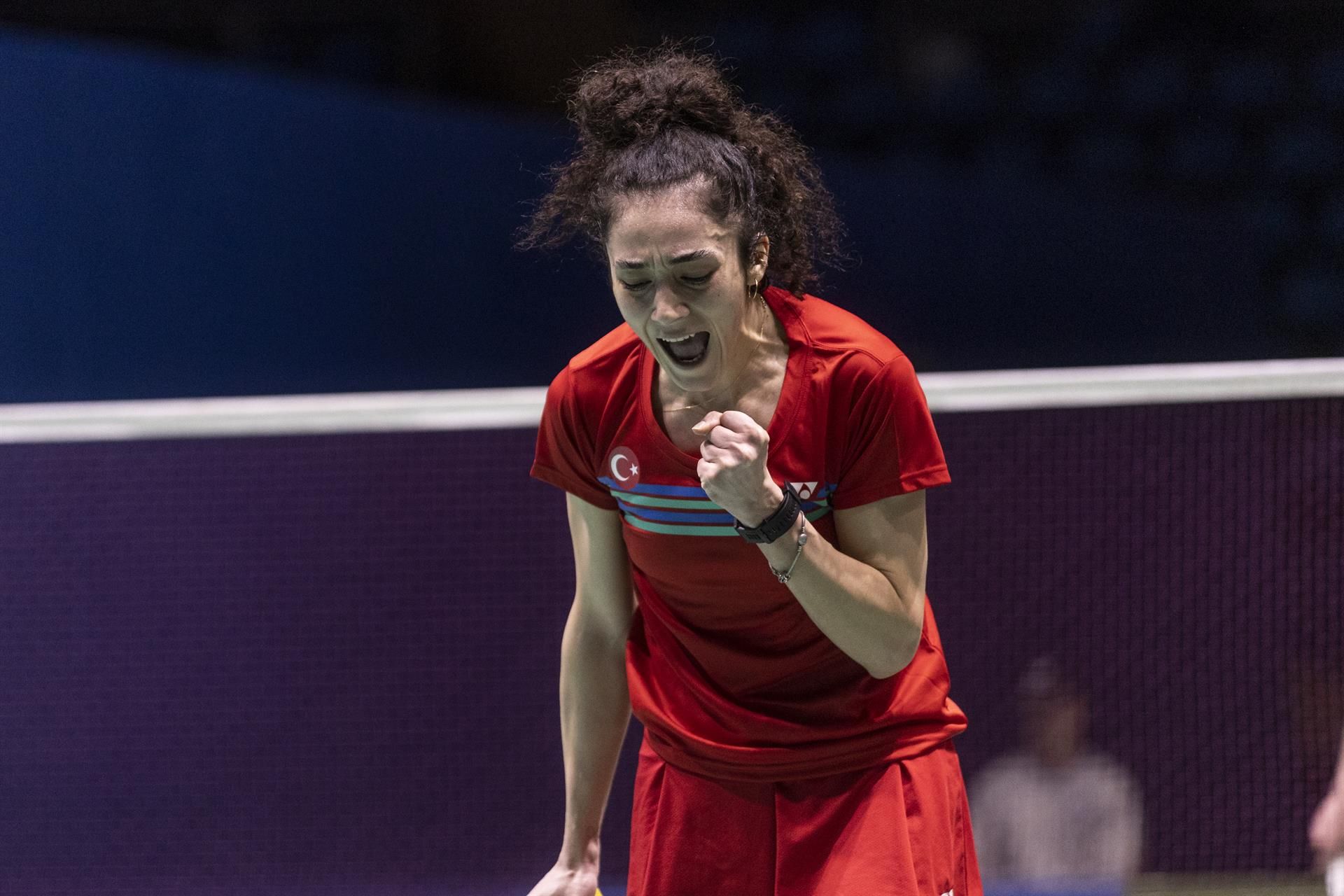 La turca Neslihan Yigit durante su encuentro ante la danesa Line Christophersen perteneciente a los cuartos de final del Europeo de Bádminton de Madrid, este jueves en el polideportivo Gallur. EFE/Rodrigo Jiménez
