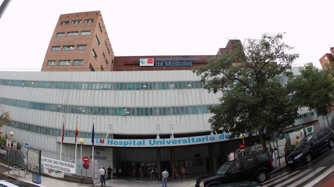 Imagen de archivo de la fachada del Hospital Universitario de Móstoles. EFE/Rodrigo Jiménez