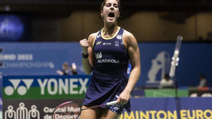 La española Carolina Marín durante su encuentro ante la danesa Line Hojmark Kjaersfeldt perteneciente a los cuartos de final del Europeo de Bádminton de Madrid, este jueves en el polideportivo Gallur. EFE/Rodrigo Jiménez
