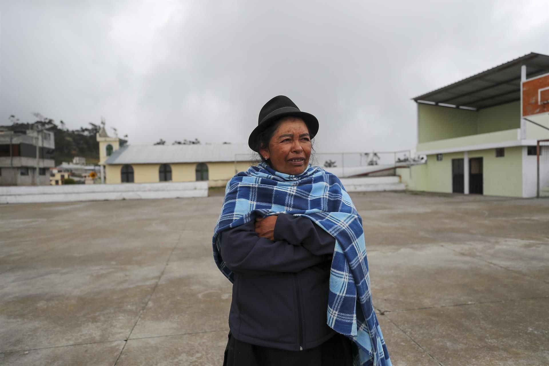 La presidenta de la comunidad de Ambatillo, Rosa Masabalín, habla en entrevista con Efe, el 9 de abril de 2022, en Ambatillo (Ecuador). EFE/ José Jácome
