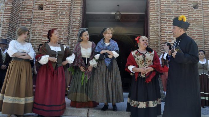 Imagen de archivo de una recreación de la escena de La Ermita, con la misa del domingo 1 de mayo de 1808, en Móstoles, para rememorar el levantamiento contra el invasor francés. EFE/Javier Hernández Martín
