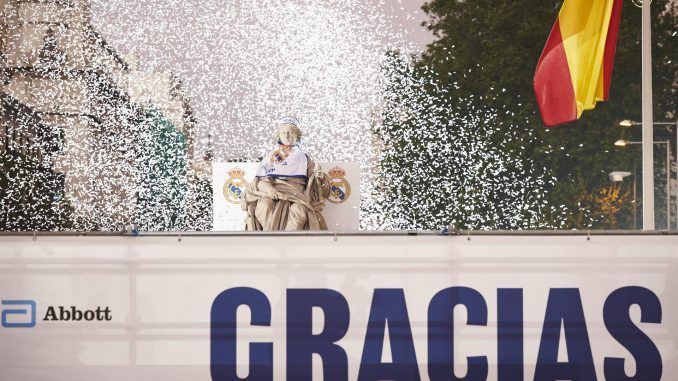 Celebración del título de Liga del Real Madrid en la plaza de Cibeles, en Madrid, tras vencer al RCD Espanyol en el partido disputado en el estadio Santiago Bernabéu. EFE/Luca Piergiovanni
