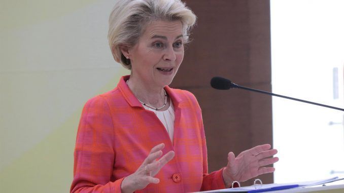 La presidenta de la Comisión Europea, Ursula von der Leyen, en una fotografía de archivo. EFE/EPA/RAJAT GUPTA
