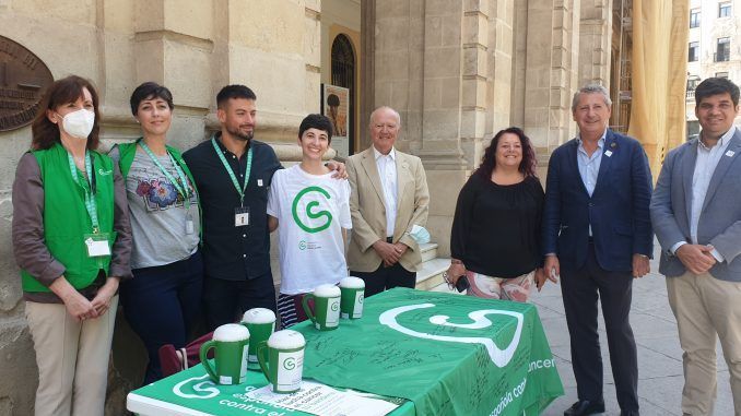 Esta campaña representa una oportunidad para las personas con cáncer y un compromiso con investigadores, sanitarios, personas voluntarias, psicólogos y trabajadores sociales dedicados a ello.