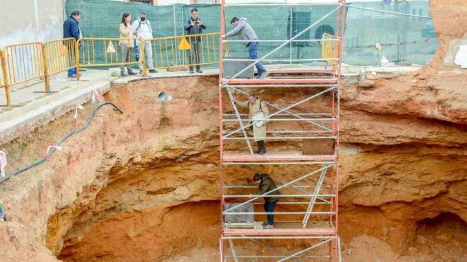 Dan comienzo los trabajos de la UCLM para la reparación del firme de la calle San Mateo