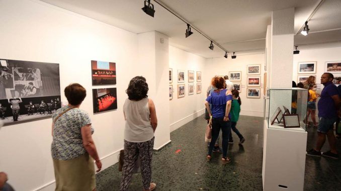 Los leganenses pueden recorrer la historia de la Escuela Municipal de Música en la exposición que muestra su medio siglo de trayectoria