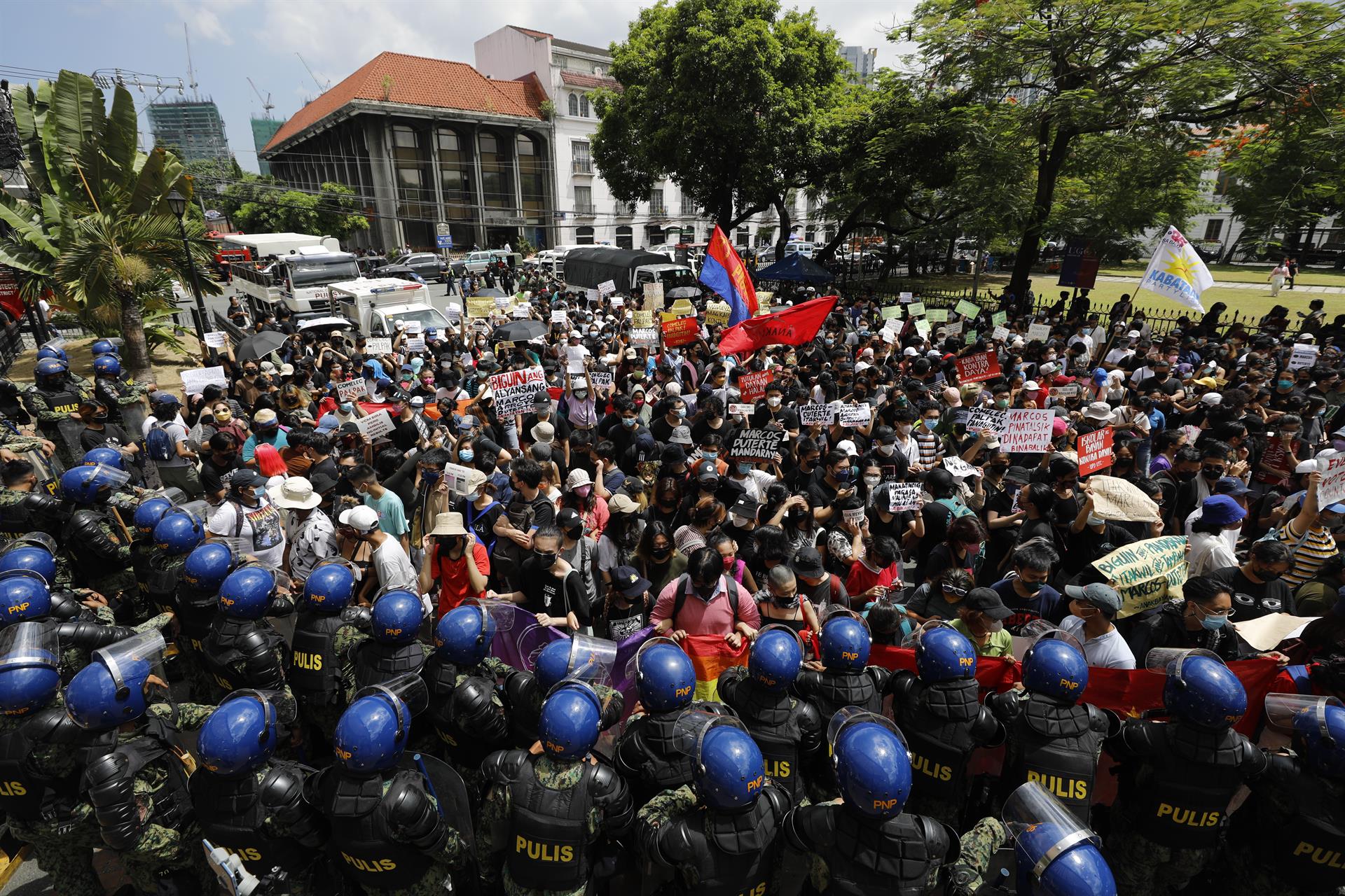 Protesta en Manila contra Ferdinand 'Bongbong' Marcos. EFE/EPA/FRANCIS R. MALASIG
