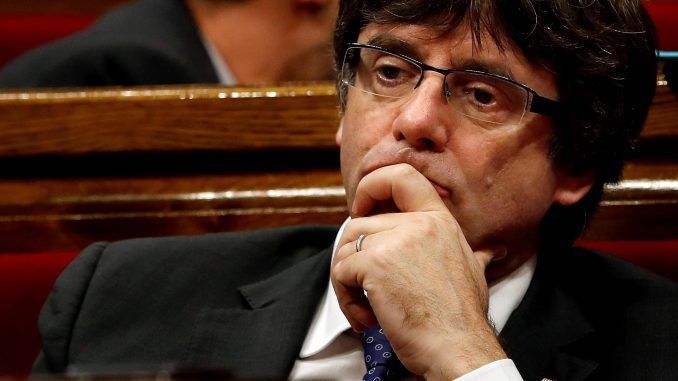 Imagen de archivo de Carles Puigdemont en el Parlament. EFE/Quique García
