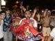 Aficionados del Almería celebran en la plaza de Las Velas de la ciudad el ascenso del equipo a Primera, tras el partido del pasado domingo. EFE/Carlos Barba