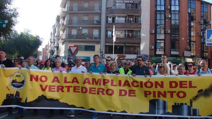 Una movilización contra el vertedero de Pinto, en una imagen de archivo. EFE/Jesús Valbuena
