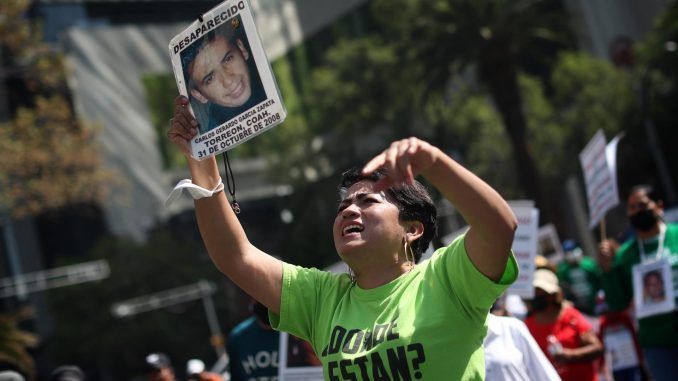 Imagen de archivo de una manifestación por las desapariciones forzadas en México. EFE/ Sáshenka Gutiérrez
