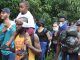 Una caravana de migrantes en su mayoría haitianos, caminan en una carretera en el municipio de Tapachula, en el estado de Chiapas (México). Imagen de archivo. EFE/Juan Manuel Blanco