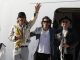 Los integrantes de The Rolling Stones Mick Jagger (i), Keith Richards (d), y Ron Wood, a su llegada este jueves en el aeropuerto Adolfo Suárez Madrid-Barajas. EFE/Mariscal