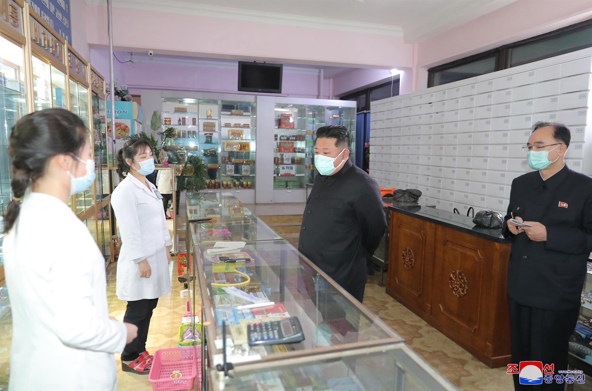 A photo released by the official North Korean Central News Agency (KCNA) shows North Korean leader Kim Jong-un (C) wearing a face mask while inspecting a pharmacy in Pyongyang, North Korea, 15 May 2022 (issued 16 May 2022). On 15 May, Kim held an emergency consultative meeting of the political bureau of the Workers' Party at the headquarters of the party's Central Committee in Pyongyang. In the meeting, Kim ordered the mobilization of soldiers to stabilize the supply of medicine in the capital. EFE/EPA/KCNA EDITORIAL USE ONLY
