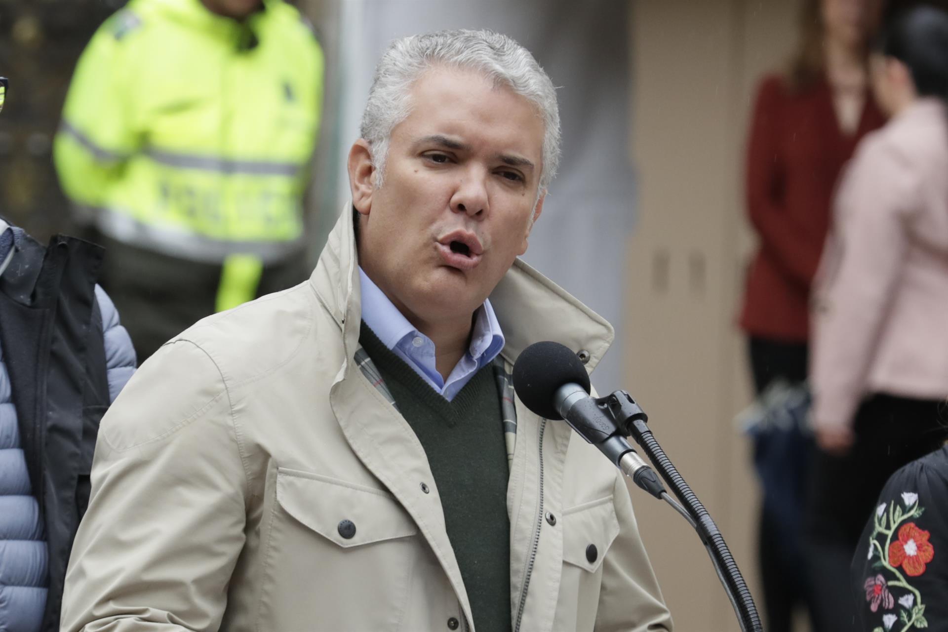 El presidente de Colombia, Iván Duque, habla hoy, después de votar durante la jornada de elecciones para elegir presidente de Colombia para el periodo 2022-2026 en Bogotá (Colombia). EFE/Carlos Ortega
