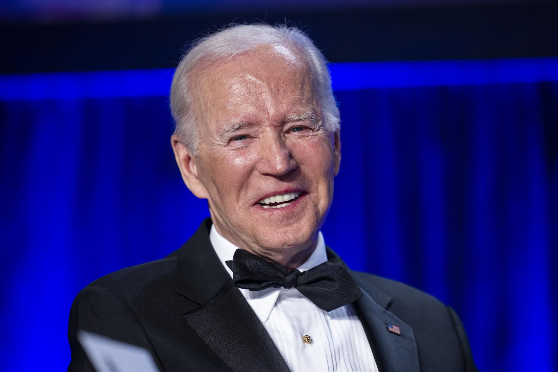 El presidente estadounidense, Joe Biden, durante la cena de corresponsales de la Casa Blanca en el Washington Hilton de Washington, este 30 de abril de 2022. EFE/EPA/Jim Lo Scalzo/ Pool
