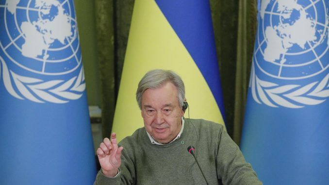 El secretario general de la ONU, António Guterres, el paado jueves en su visita a Ucrania. EFE/EPA/SERGEY DOLZHENKO
